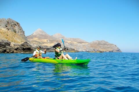 Havskajak och snorkling utforskning på Damnoni Bay