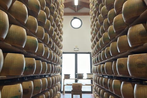 Parmigiano, Balsamico & Ferrari con tour pomeridiano a piedi di Bologna
