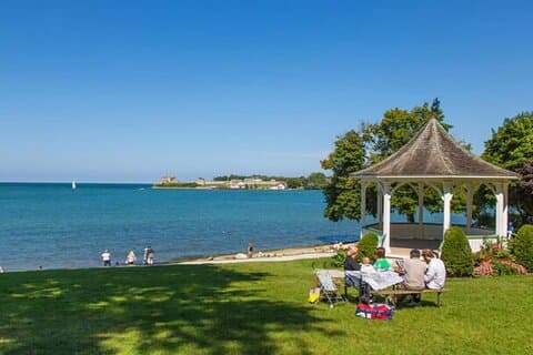 Explore Old Town Niagara-on-the-Lake: A Self-Guided Walking Tour