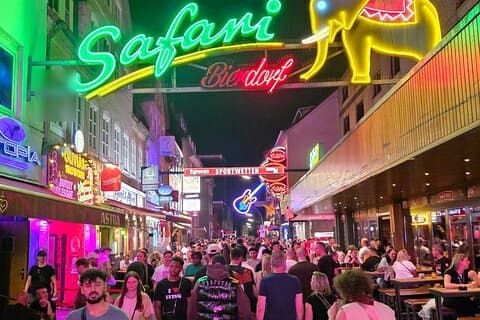 Reeperbahn Tour and Dinner Voucher St. Pauli for kendere