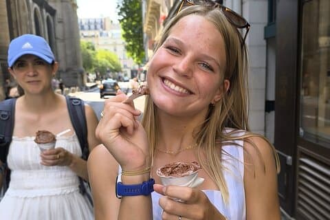 Excursão privada de degustação de Paris Saint-Germain com chocolate, pastelaria e macaron