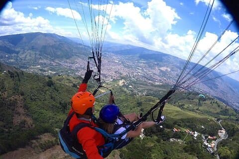 Paragliding-ervaring door de mooiste landschappen van Medellin