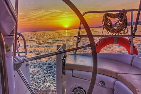 Paseo en velero al atardecer con aperitivo
