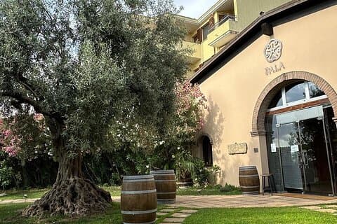 Cagliari: Besuch beim Weingut mit Sommelier