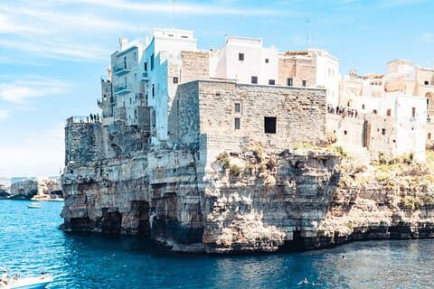 City spil Polignano: ikoniske seværdigheder & skjulte perler