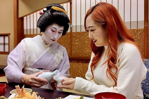 Exclusiva degustación de Geisha Performance&Sake en una habitación privada de Tokio