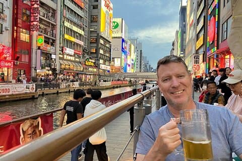 Osaka Highlights und versteckte Straßen Spazieren, Trinken und Entdecken