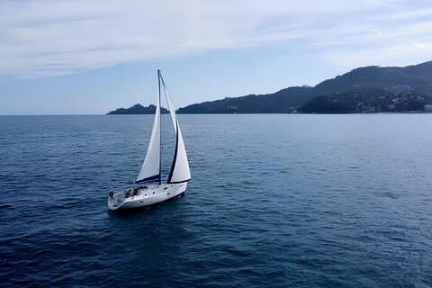 Tour in barca a vela con pranzo da Rapallo nel Golfo di Portofino
