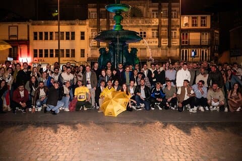 Porto:Pub Crawl 4Bars,8Drinks,Games & VIP Club Entry