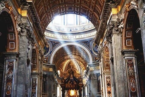Vatikanstaten: St. Peters basilika og pavelige graver