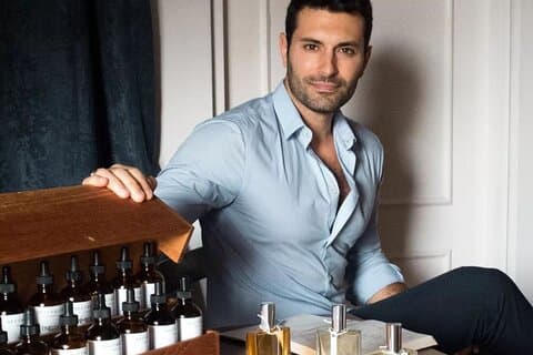 Faça perfumes personalizados com especialistas em uma sessão privada