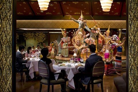 Fin middag med kulturshow av Mandarin Oriental