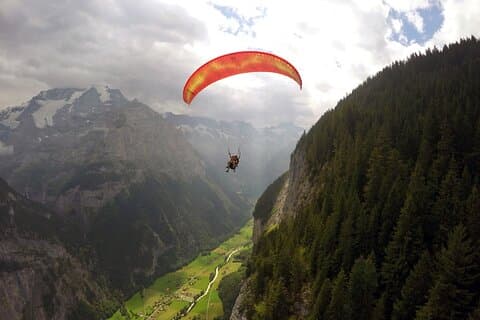 Expérience privée de randonnée et parapente à Lauterbrunnen