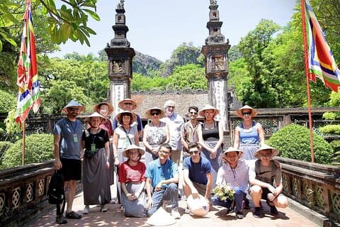 Fra Hanoi: Hotell i nærheten av Hoa Lu Ancient Capital, Tam Coc