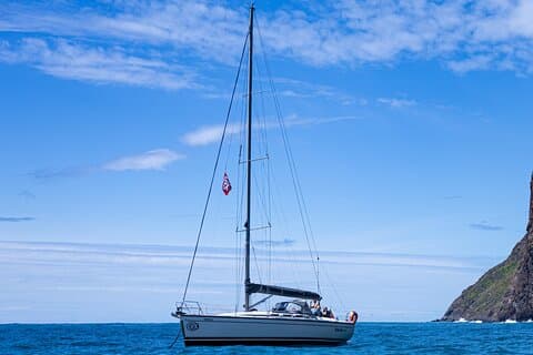 Half-Day Boat Trip Madeira Funchal- Private Yacht Snacks & Drinks