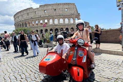 Utforska Rom som Emily i en vintage Vespa Sidecar Adventure