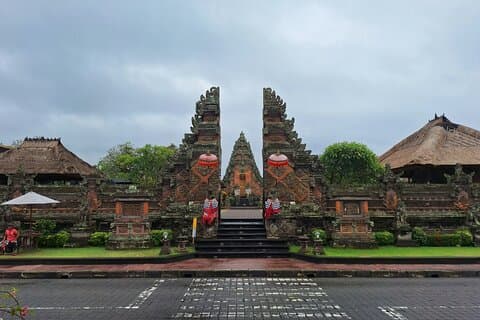 Bali Sightseeing Car Hire with English-speaking Guide and Driver