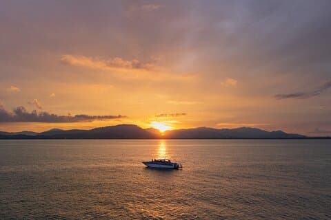 Phi Phi Island sunset tour by Simba Sea Trips