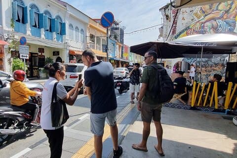 Esplora la città vecchia di Phuket e le tradizioni dell'isola
