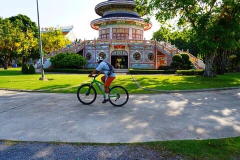 WOII geschiedenis fietstocht in Kanchanaburi met lokale Gids