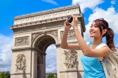 Tour a pie por los Campos Elíseos de París con audioguía