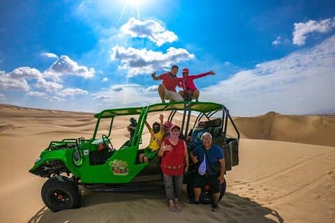 Huacachina : Buggy and Sandboard – 2-Hour Tour