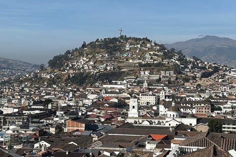 Privat heldags Quito: Gamla stan, Linbana, Ekvator, lokal mat