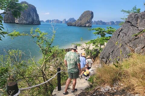 3 - Dag Hanoi-Ninh Binh-Halong - Lan Ha Bay 5 - Sterrencruise & Balkon
