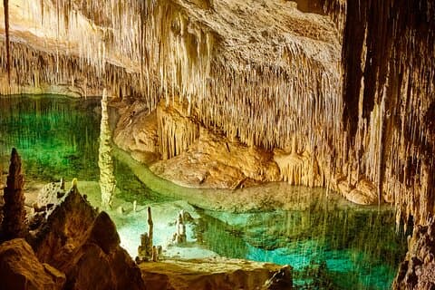 Palma DE Mallorca Resa till Drach grottor och östkusten