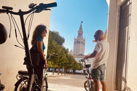 Giro di Siviglia in bici elettrica: esperienza locale per piccoli gruppi