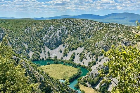 Hiking experience in unspoilt nature on the Krupa River
