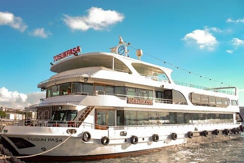 Budget Abendkreuzfahrt : Abendessen, Live-Shows & Party