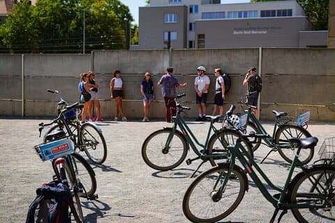 Berlín: Tour privado en bicicleta por el Muro de Berlín y el Tercer Reich