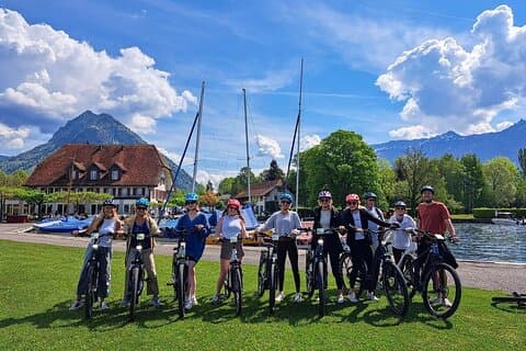 Visita guidata in e-bike di 3 ore a Interlaken con visita alla fattoria e ai villaggi antichi