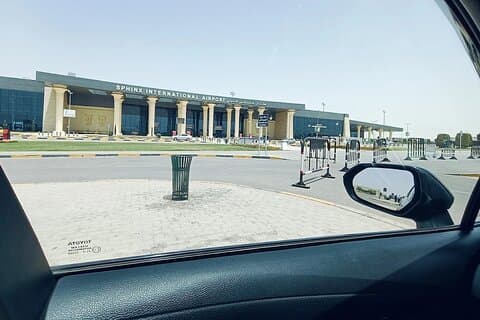 Trasferimento privato: Aeroporto Sphinx (SPX) a Giza e Cairo