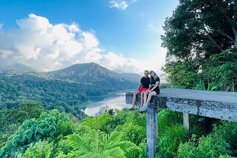 Caminata por la selva del lago gemelo Munduk, templo Ulun Danu y cascada