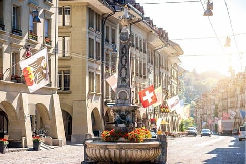 Bern højdepunkter og skjulte perler på en guidet vandretur