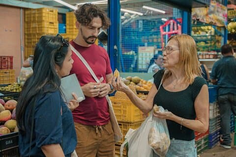 コロンビアの味メデジン市場ツアーとランチ