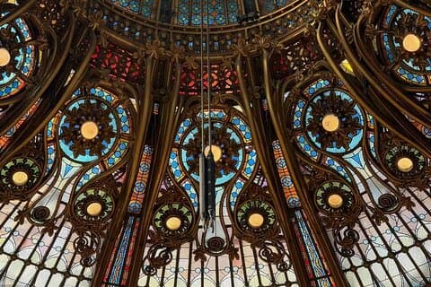 Besök Paris Galeries Lafayette skapelse och historia av shopping