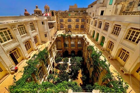 Mysterium Fidei kloster og hemmelig hage i Valletta