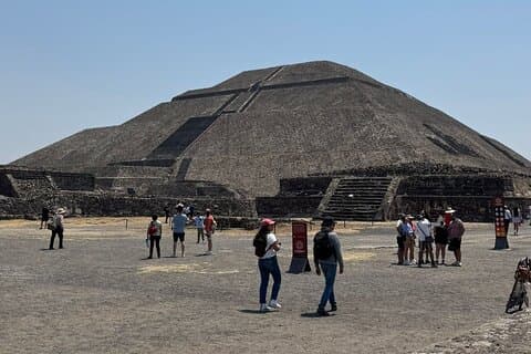 Visita guidata a Teotihuacán - colazione nella grotta - trasporto andata e ritorno