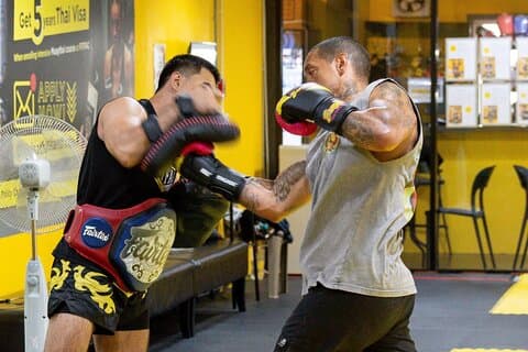 Bangkok : Lerne 1 - 1 Muay Thai + Kostenlose Muaythai Shorts & Hotelabholung
