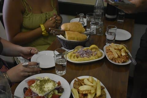 Old-School Atenas Food Tour