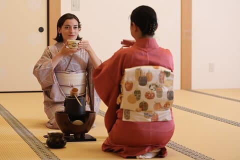 Kimono dressing og japansk te Privat aktivitet