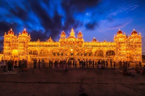 Sereniteit en Safari: Een reis door Karnataka's schatten