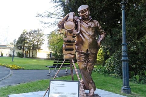 Interlaken: Yash Chopra Statue Private Tour From Zurich