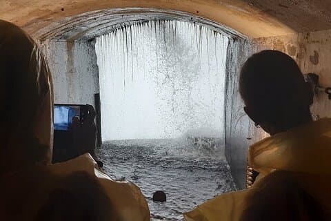 Niagara Falls 4 Hour Canada Tour, Including the Boat and Tunnels