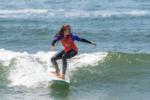 Guided surf tours from Porto city to the beach