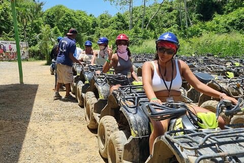 Restauranter i nærheden af Roatan Atv Wildlife Adventure Chocolate & Rum Tour