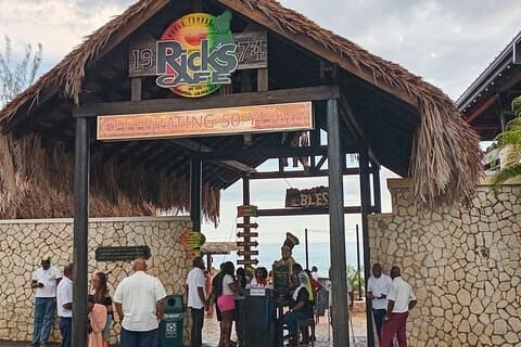 Seven Miles Beach en Negril y Ricks Cafe de Montego Bay
